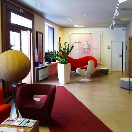 Hotel Colombia Триест Экстерьер фото