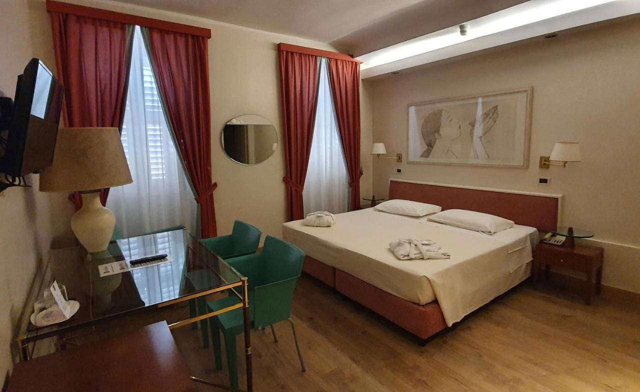 Hotel Colombia Триест Экстерьер фото