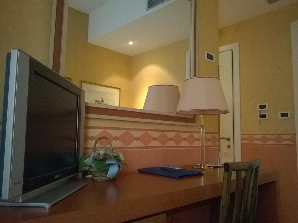 Hotel Colombia Триест Экстерьер фото