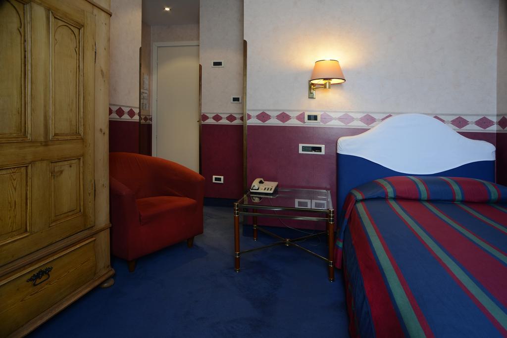 Hotel Colombia Триест Экстерьер фото