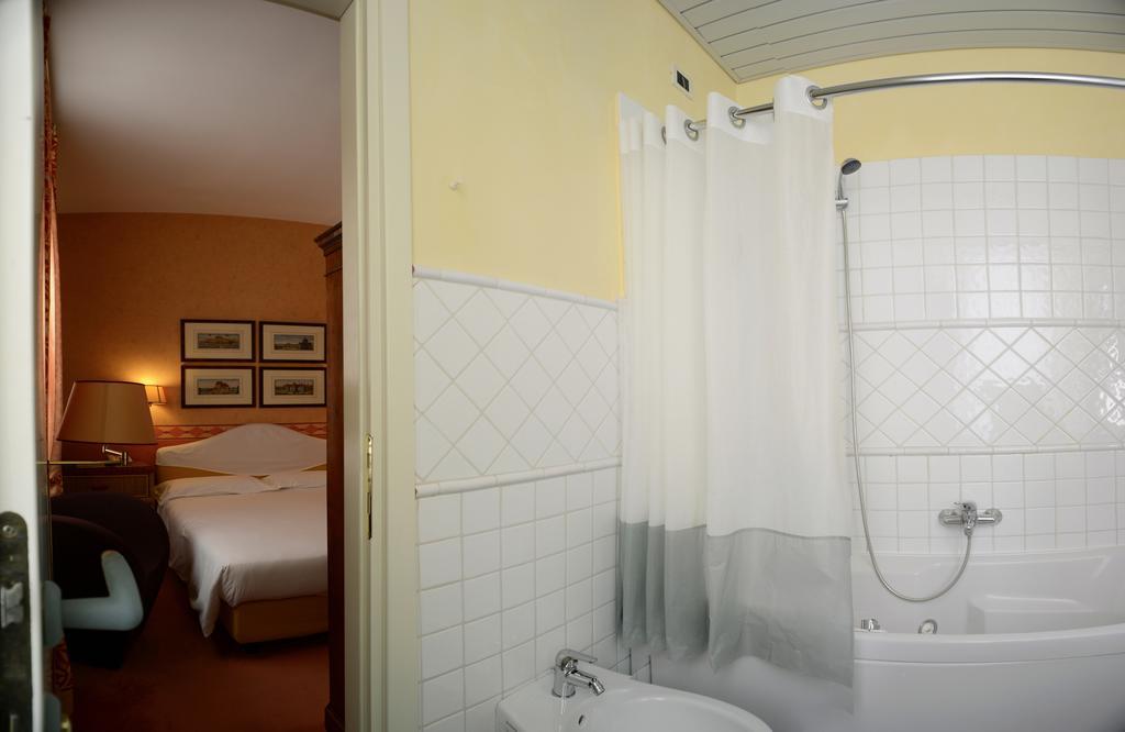 Hotel Colombia Триест Экстерьер фото