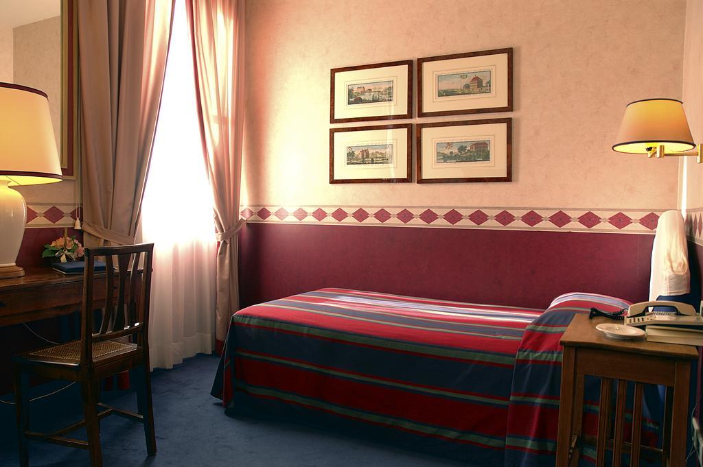 Hotel Colombia Триест Экстерьер фото