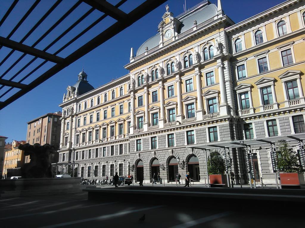 Hotel Colombia Триест Экстерьер фото