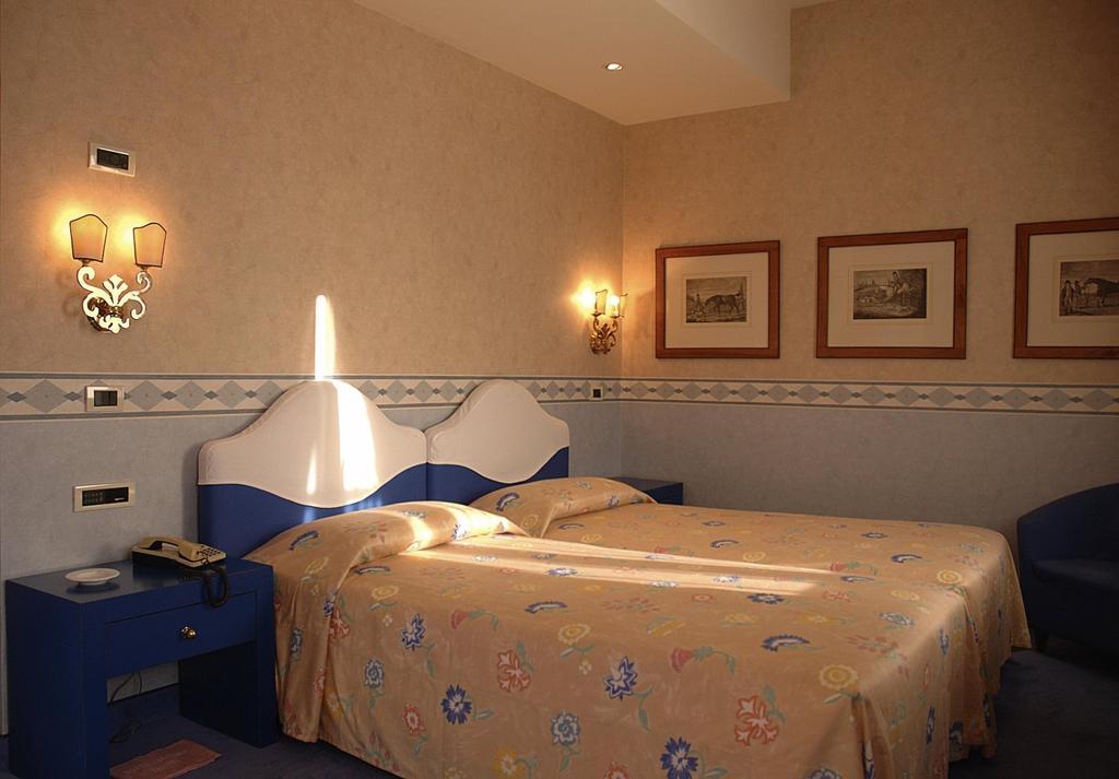 Hotel Colombia Триест Номер фото