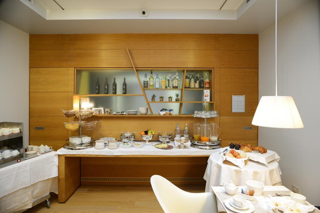 Hotel Colombia Триест Экстерьер фото