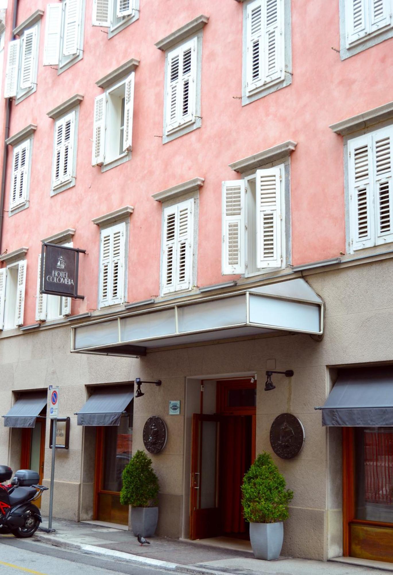 Hotel Colombia Триест Экстерьер фото